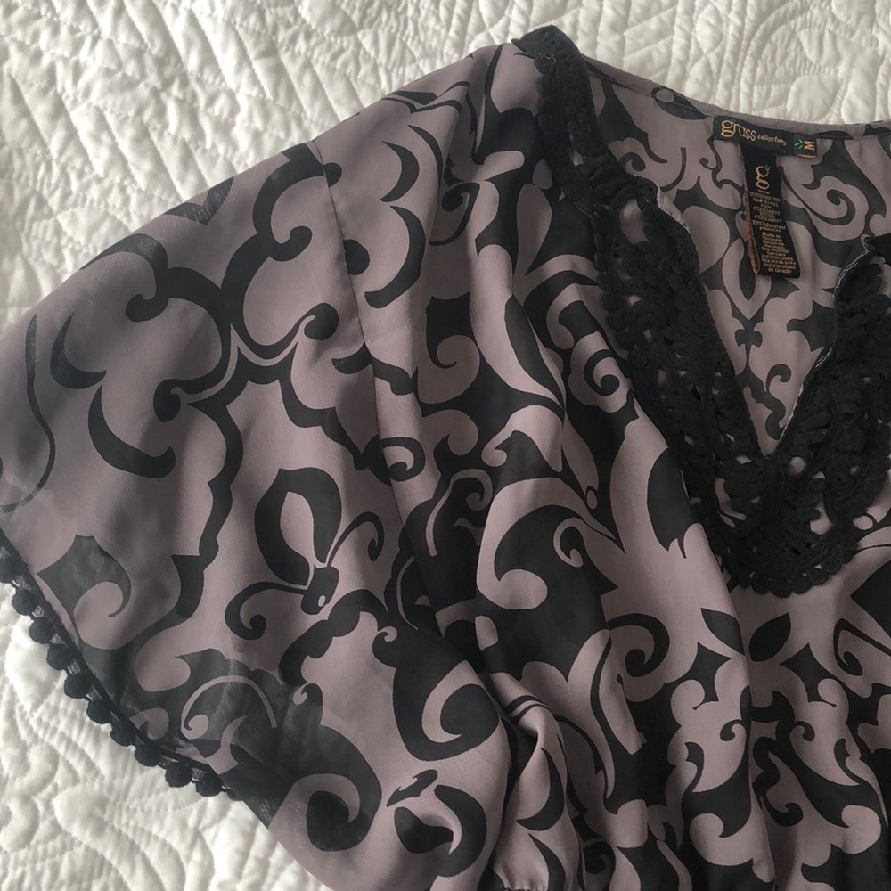 Black patterned top - Picture 2 of 2